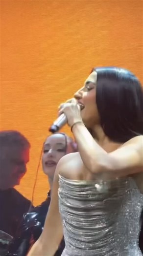 Greek singers🇬🇷🇨🇾 on Instagram: "Η Αναστασία είναι μία από τις πιο επιτυχημένες και δημοφιλείς τραγουδίστριες της νέας γενιάς στην ελληνική μουσική σκηνή. Ξεχώρισε γρήγορα χάρη στη δυναμική παρουσία της στα social media και ιδιαίτερα στο TikTok, όπου τα τραγούδια της έγιναν viral και αγαπήθηκαν από ένα ευρύ κοινό. Το μουσικό της ύφος κινείται ανάμεσα στην pop και την urban μουσική, με σύγχρονο και αναγνωρίσιμο ήχο. Από νεαρή ηλικία έδειξε έντονο ενδιαφέρον για τη μουσική και το τραγούδι, επε