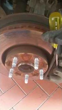 VF COMMODORE FRONT BRAKE PAD REPLACEMENT