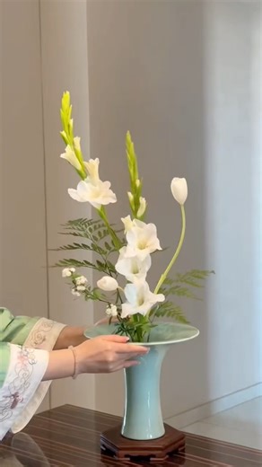 Super simple flower arranging tutorial#florist #gift #flowers #rose #love #tulip #bonsai