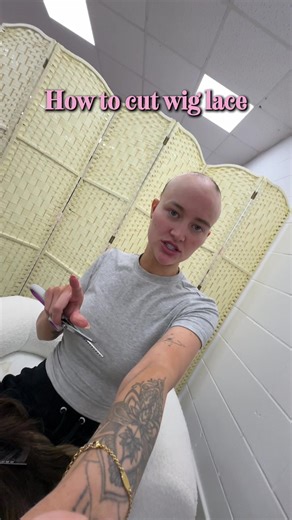 How to cut the lace off your wig🥰 #lacefrontwig #lacewig #gluelesswig #alopecia #alopecialife