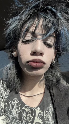 Stylish Emo Look: Captivating Fashion Inspiration