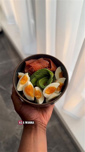 What I eat in a day as a wannabe powerlifter. Disclaimer: This video is meant to inspire tasty, balanced meal ideas and show that eating well can be fun, flexible and satisfying. I’m not a certified nutritionist or dietitian, just a girl sharing what works for me as I learn and grow toward my goals. Food is deeply personal, and I’m still figuring out what fuels me best. Hopefully, this gives you a few ideas to try too ☺️