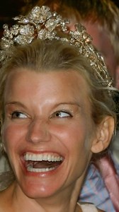 Sneak peek of tomorrow night’s 🇺🇸 episode! @smithsonian_channel AN AMERICAN ARISTOCRAT’S GUIDE TO GREAT ESTATES: Welcome to Mapperton premieres at 9/8c Monday 7th December on the @smithsonian_channel - who’s ready???🙋🏼‍♀️ | Julie Montagu