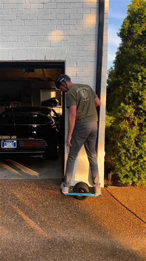 Nearly crashed on the one wheel it’s a good core workout. This was my first time on it. 👀 #fblifestyle #fails #onewheel | Drive 615