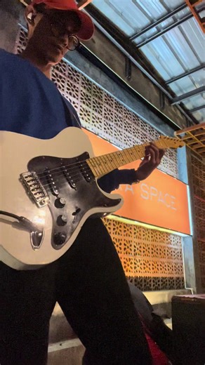 I feel it coming using okta clean preset . Cekat ceket #guitarcam #fendertelecaster #valetongp200