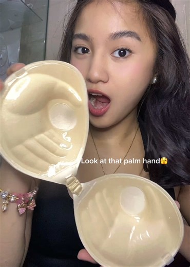 From flat to HELLO curves! 😍 This @@Adore PH palm push-up bra is my new secret weapon — seamless, comfy, and confidence-boosting 💗 #PushUpBra #PalmShapeBra #AdoreBra #CurveEnhancer #ConfidenceBoost #TikTokFinds #fyp #affordablefinds #stylehack #undergarmentmusthave