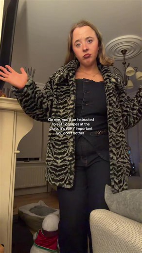 2026 is the year of the single independent woman 👩‍🦱 #12grapes #nye #trend #genz #vogue