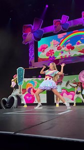 What a fun show!! 🌈🎉 Evansville, you were SUCH a great crowd!! ❤️😆 | JoJo Siwa