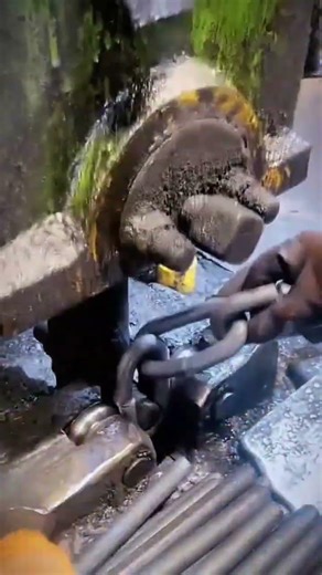 Heavy duty industrial machine forging and interlocking large metal chain links