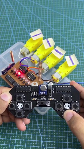 How to make an 8 channel transmitter | Simple 8 Channel RF Remote Controller for RC || Cómo hacer un transmisor de 8 canales | Mando a distancia RF simple de 8 canales para RC 💡💡🪛 | Very Easy To Do