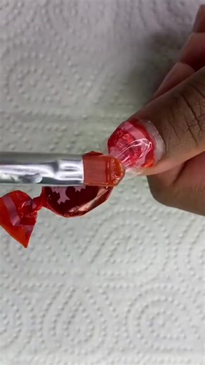 Tendances Ongles 2024 : Tutoriels et Designs Créatifs