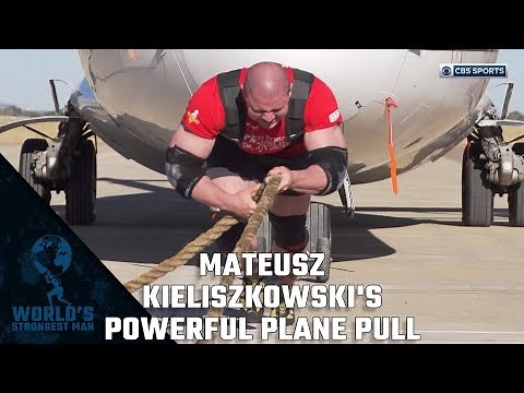 2017 World's Strongest Man | Mateusz Kieliszkowski's Powerful Plane Pull