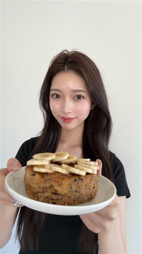 Hikaru Ohira 大平ひかる on Instagram: "【3ヶ月で10kg減】165cm44kg 太らないきな粉バナナケーキレシピ👩🏻‍🍳 *ੈ✩ レンチンで超簡単できるのに美味しすぎる🫶🏻 美容にもダイエットにも効果的なレシピだよ✨ #ダイエット #ダイエットメニュー #ダイエットレシピ #ダイエットスイーツ #きな粉ケーキ #きな粉バナナケーキ #バナナダイエット #バナナケーキ #ダイエットケーキ #ダイエットおやつ"