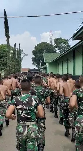 Prajurit Muda TNI | Lari Sambil Nyanyi | Tentara Ramai-ramai