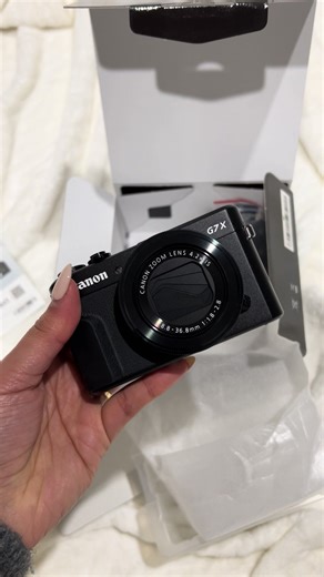 Unboxing the Canon Power Shot G7X Mark II