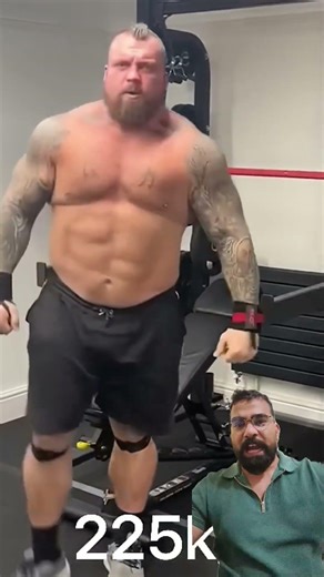 Mote ne 225 kg ki bench press laga di #motivation #inclinebench #explore #foryou #greenscreen #duet