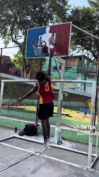Bebê Reborn Jogando Basquete: Uma Edição Divertida