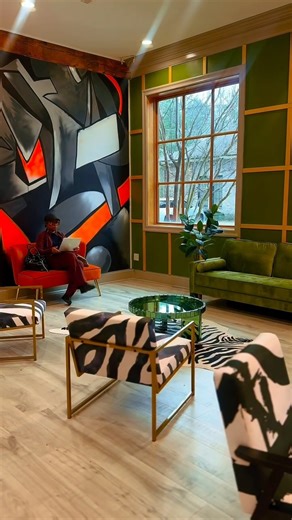 Jametta Chandler Moore on Instagram: "Not every space produces clarity. But the right space changes everything. Strategy requires freedom. Room to think. Room to see. Room to hear what’s really inside of you. Because potential was never meant to sit, it was meant to move. And clarity is what moves it. — Your Luxury Auntie 🏢: @contenthouseofpk #LivingWell #IntentionalLiving #firstclass #strategy"