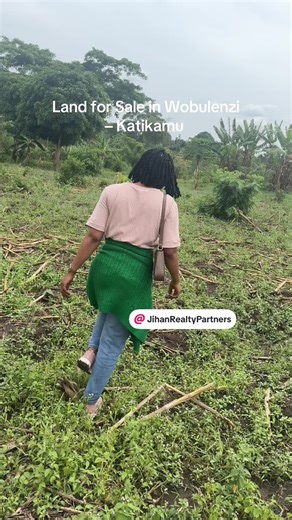 1.5 Acres Titled Land for Sale – Wobulenzi, Katikamu ✔️ Ready land title ✔️ Water & electricity available ✔️ Fertile soil – perfect for farming & agriculture ✔️ Great investment opportunity Don’t miss out on this prime deal! — DM or call directly. No inquiries in the comments.#uganda #realestateug #buyland #farming
