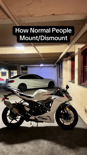 I actually do mount and dismount like this most of the times bc it's just easier and less of a strain on all my running injuries 🙃 #biketok #mount #tallgirl #longlegs #runner