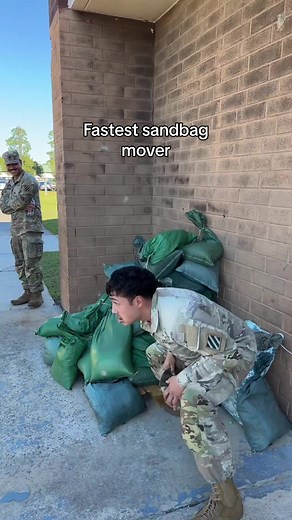 Fastest Cashier Ever - Mind-Blowing Speed!