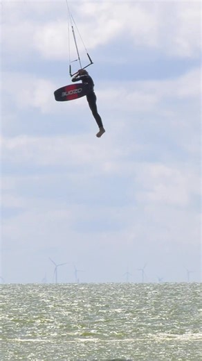 WORLD FIRST 13 Frontroll rotations with a boardoff included🤯🌪️🌪️ Rider: Jamie Overbeek 😳 - - Ozone Kites Ozone Benelux IKSURFMAG Windfinder.com WOO Sports First Energy Gum #senditofficial #kitesurf #kitesurfing #kiteboarding #megaloop #kiteloop #kiteboarding #kitesurfing #bigair #thekitemag #kitechannel #iksurfmag #kite4life #kiteboardschoolnl #15to50knots #bigairhub #kitesurfingofficial | Kiteboardingworld