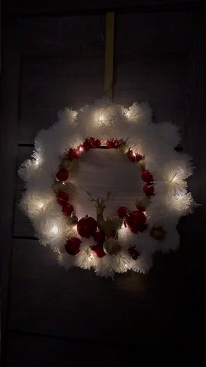 Let’s make a Pom Pom Wreath 🙌🏻🎄DIY #cristmasdecor #tutorial #diy #diycrafts #xmasdecor #art
