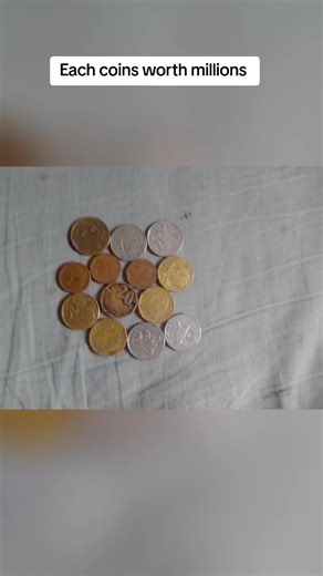 THESE 1/2 c 1c 2c5c 10 c 20c 50c AND THE SILVER R1 COIN SETS WERE STRUCK AS PART OF THE SECOND DECIMAL ISSUE 1965 -1990. IN 1962IT WAS ANNOUNCED THAT A CHANGE IN SIZE, DESIGN AND METAL CONTENT OF COINS WAS BEING CONSIDERED. THIS WAS PRIMARILY DUE TO THE INCREASE IN THE PRICE OF SILVER. VARIOUS PATTERNS WERE STRUCK FOR CONSIDERATION BY THE PARLIMENTARY COMMITTEE INVESTIGATING THIS AS THE INCREASED USE OF COIN AUTOMATION MACHINES REQUIRED LONG TERM USE OF THE COIN TYPES CHOSEN #pennyny#penniesenni