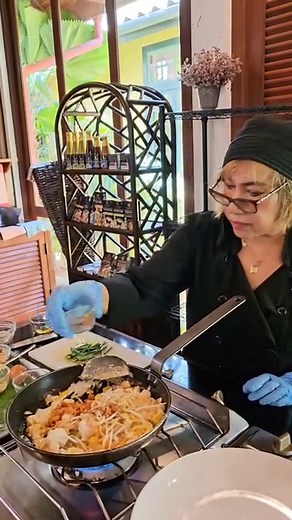 25 reactions | Today, we can celebrate the iconic dish PHAD THAI✨️...