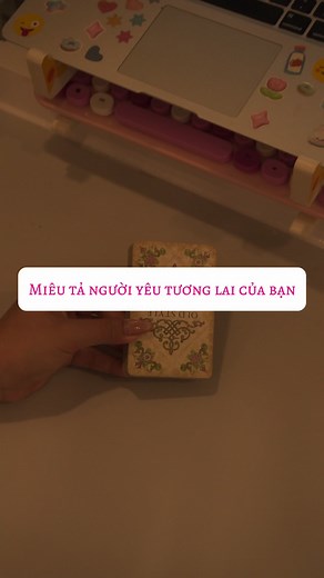 Card Artistry: Creative Ways to Arrange Illustrated Cards