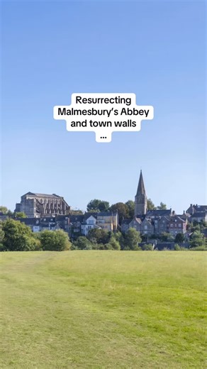 Opinions on us on Instagram: "Malmesbury is an English hill town on the edge of the Cotswolds. Once fortified, it boasted large defensive town walls and gates, the remnants of which can still be found today. Using these visible remains and archaeological maps, it is easy to trace the medieval walls that once circuited the town on its low hill above the River Avon. Still dominating the town is Malmesbury Abbey. It once boasted a towering spire, said to have been taller than the spire of Salisbury