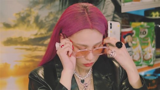 Hoody新曲《Adios》 (Feat. GRAY)MV，超有韵律感~