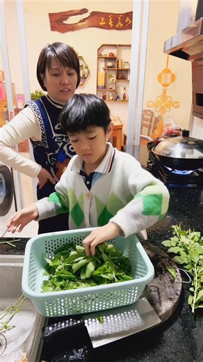 2.1M views · 24K reactions | It's quite simple at first, but my son did it right away. #mother-son daily life #parent-child dail | Little Yang Show | Facebook