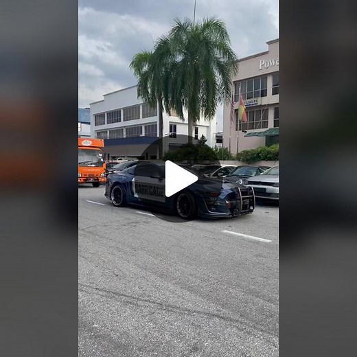 Transformers Ironhide vs Barricade - Battle of Decepticons