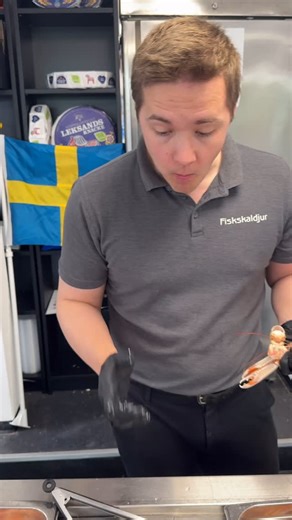 Crab claws and cooked shellfish from sweden are the best you can eat. | Fiskskaldjur Switzerland