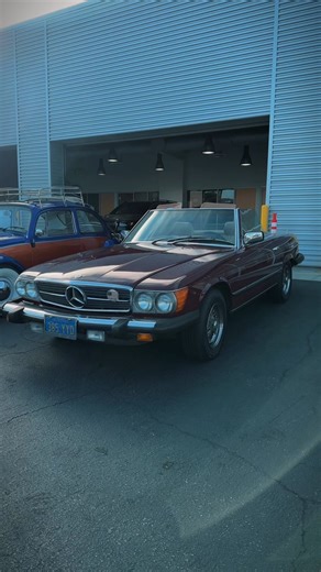 Aging like fine wine 🍷 #mercedesbenz #450sl The Mercedes-Benz 450 SL is a grand touring sports car that was produced from 1973 to 1980. Here’s some information about the 450 SL: Engine: The 450 SL has a 4.5-liter V-8 engine with a top speed of 135 mph. Body style: The 450 SL has an R107 roadster body style, which was the second longest single series produced by Mercedes-Benz. Features: The 450 SL has features like a central locking system, air conditioning, power windows, and heat-insulating gl