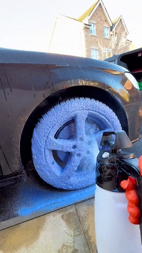 The MOST satisfying wheel clean you’ll see this week 😮‍💨 Invoice Fly #satisfying #cardetailing #cleaning | Auto Reflect Detailing