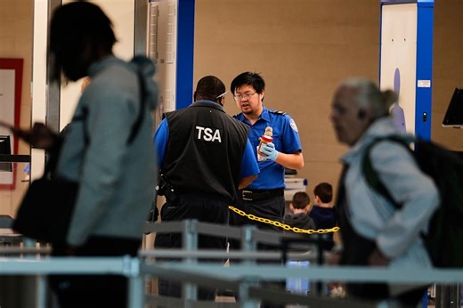 2,700 TSA agents call out sick as thousands go without paycheck