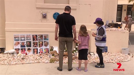 There were powerful scenes on Bondi Beach on Wednesday to mark one month since the terror attack. Political figures are now adding their voice to calls demanding the now-infamous footbridge be destroyed. | 7NEWS Brisbane