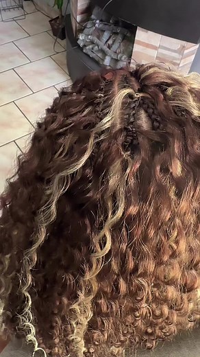 Un trabajo más de hoy aplicación de curly crochet | Shaddai Trenzas y Extensiones