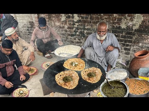 Cheapest SAAG PARATHA Breakfast on Footpath | Chacha Gulam Mustafa Saag Paratha | Lahore Street Food