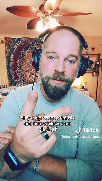 How to growl on a reed instrument! #feelinggood #michaelbublé #clarinet #saxophone #oboe #bassoon #tenorsax #altosax #barisax #sopranosax #fyp #fypシ