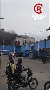 🔴#CódigoRojo | A las 7:10 de la mañana de este viernes 8 de agosto se registró un motín al interior de la Penitenciaría El Bosque y los reclusos que protagonizaron este acto generaron un incendio, prendiendo sus colchonetas. . Según el reporte preliminar de las autoridades, 112 personas privadas de la libertad se encontraban amotinadas dentro de uno de los pabellones, generando riñas y alterando el orden del penal, por lo cual los guardias del INPEC hicieron disparos al aire. . La Policía Metro