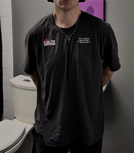 making an XL shirt look baggy when it use to fit snug… all that means now is fill it out just in a much better shape and way! #gym #fypシ゚ #GymTok #body #gymgoals