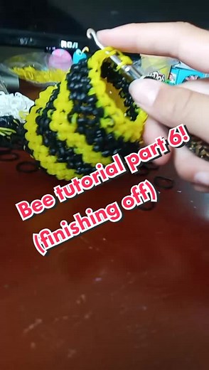 How to Make a Bee Loom Bands - Step by Step Tutorial