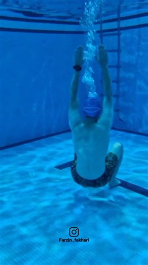 Sit comfortably on the pool floor with these 3 techniques.#swimming #swim #swimmingpool #swimer