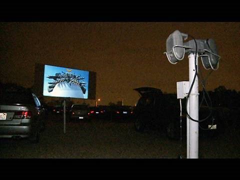 Visiting one of Chicagoland's last drive-ins