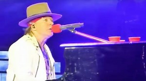 Axl Rose battles rogue piano at Guns N' Roses Houston show
