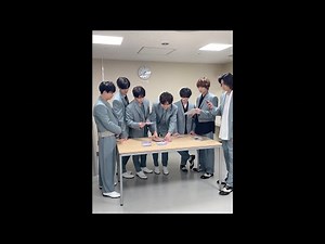 【メンバーによる開封動画】Hey! Say! JUMP -「a r e a / 恋をするんだ / 春玄鳥」