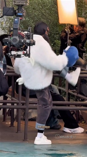 田曦薇 翻越栏杆的这一跳也太有艺术感了吧 Tian Xiwei’s jump over the railing was unexpectedly so artistic #cute